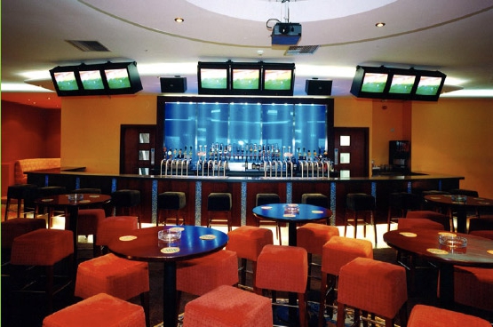 intérieur du bar des sports