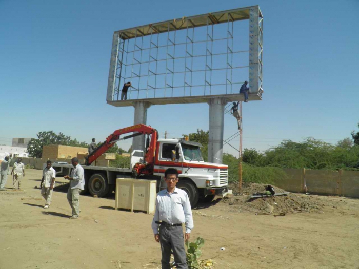 installation de panneaux d'affichage