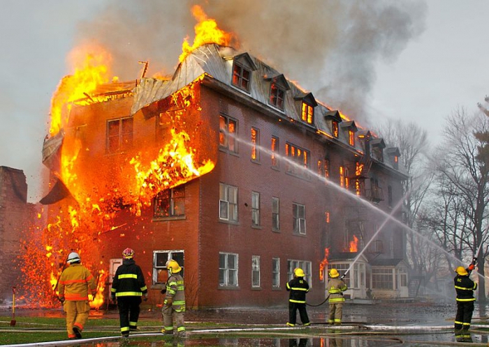 Les facteurs dommageables du feu sont