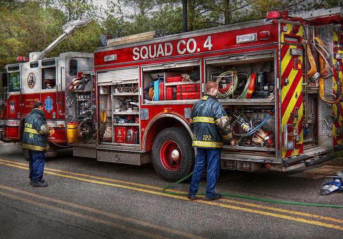 travailler comme conducteur de camion de pompiers