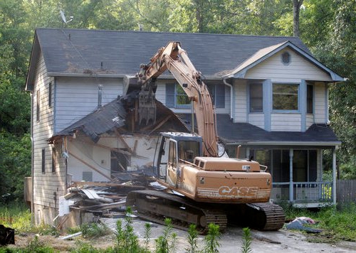 démolition de maisons d'urgence