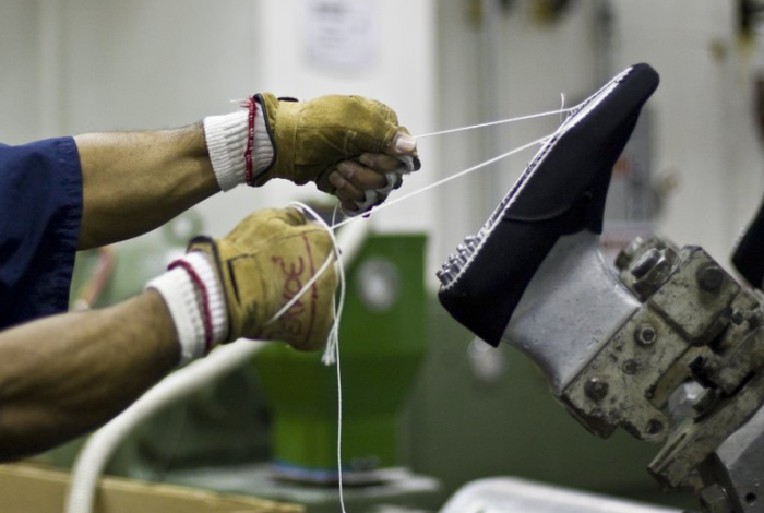 machines à fabriquer les chaussures