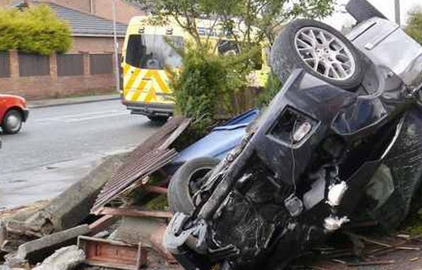 laissant une scène de crash