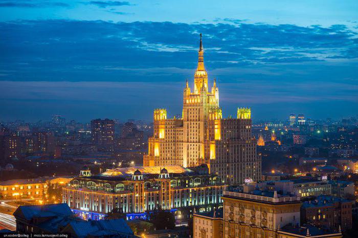 sept gratte-ciel staliniens de Moscou