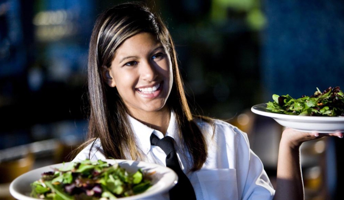 devoirs d'un serveur dans un café