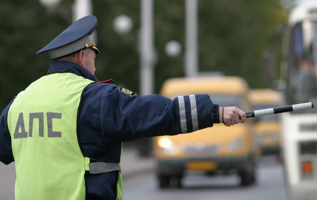 Polițiștii din trafic au oprit fără drepturi