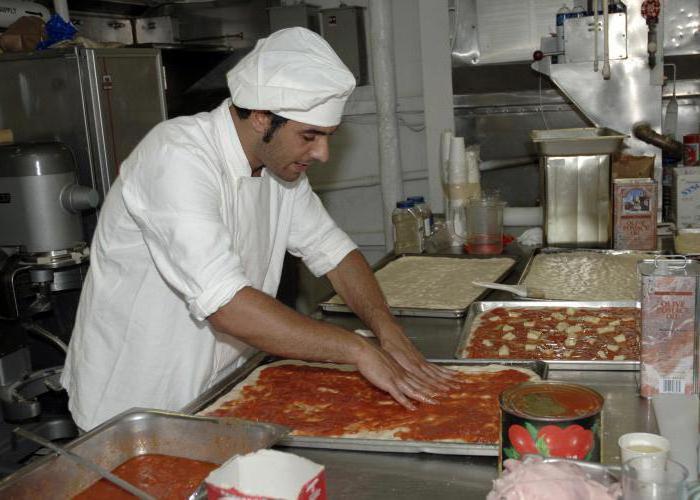 tâches de cuisine dans la salle à manger