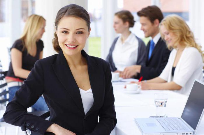 devoirs de l'assistant personnel à la tête