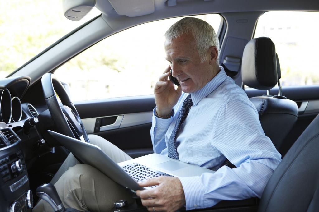 Utilisation par le directeur d'une voiture privée à des fins officielles