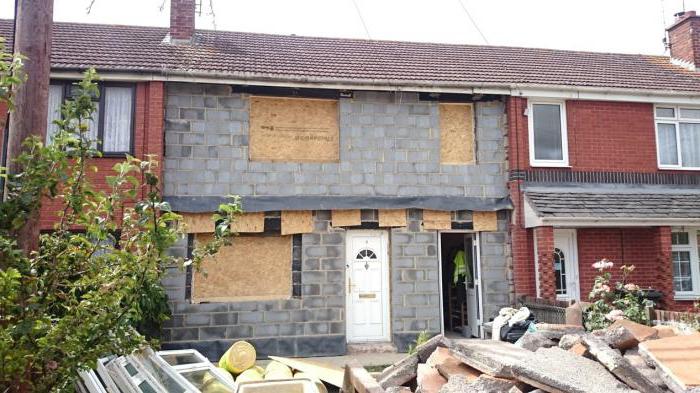 reconnaissance de la maison d'urgence à reconstruire