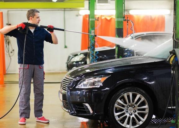 chaîne de lavage de voiture en libre service à Moscou