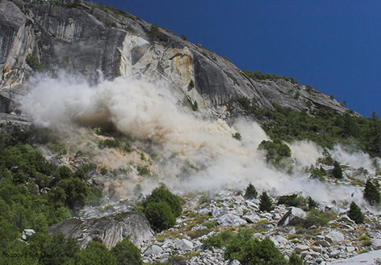 Indicați fenomene geologice periculoase