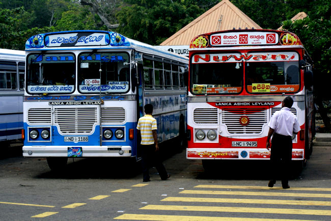 Șoferii inspectează autobuzele