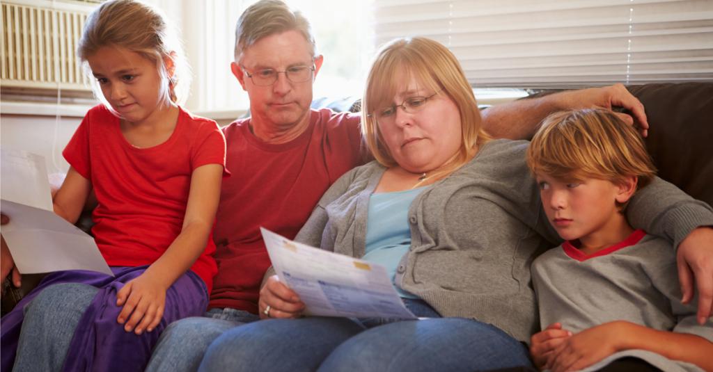 Familia se gândește