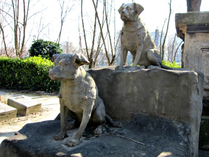 monuments dans le cimetière