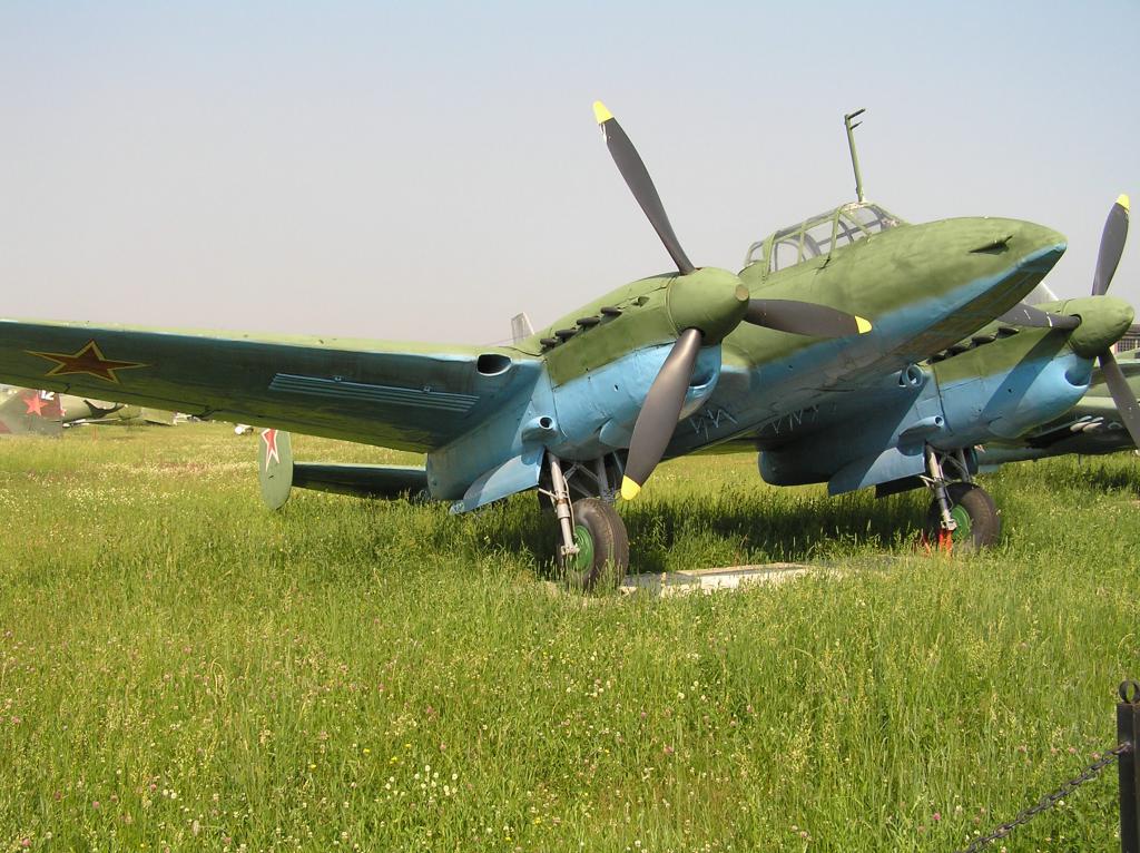 PE-2, Bomber diplomatic