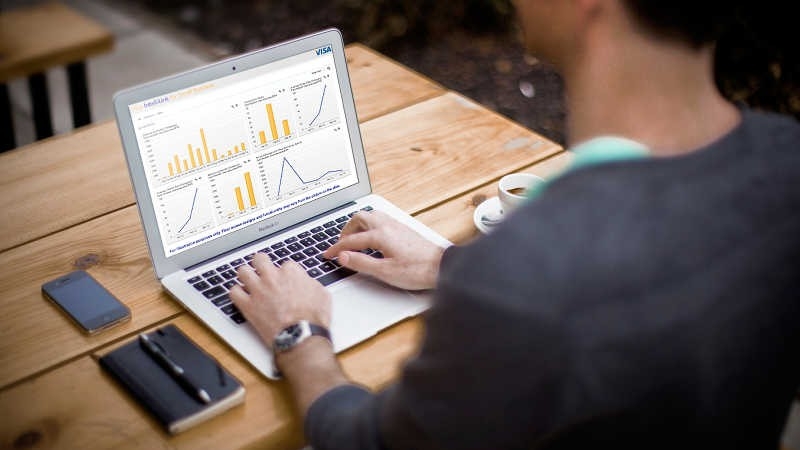 qui a le droit de soumettre des états financiers simplifiés