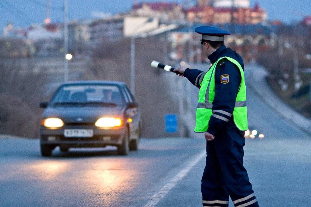 căutarea unui vehicul de către un ofițer de poliție rutieră