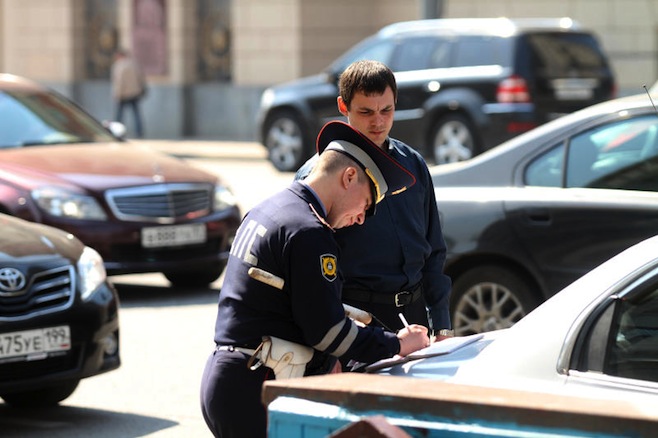 poliția nu are voie să fie membri ai partidelor politice