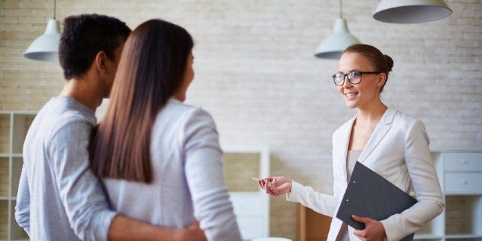 combien d'argent faut-il aux agents immobiliers pour vendre un appartement