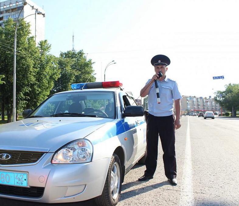 reprezentantul poliției rutiere și poliția rutieră