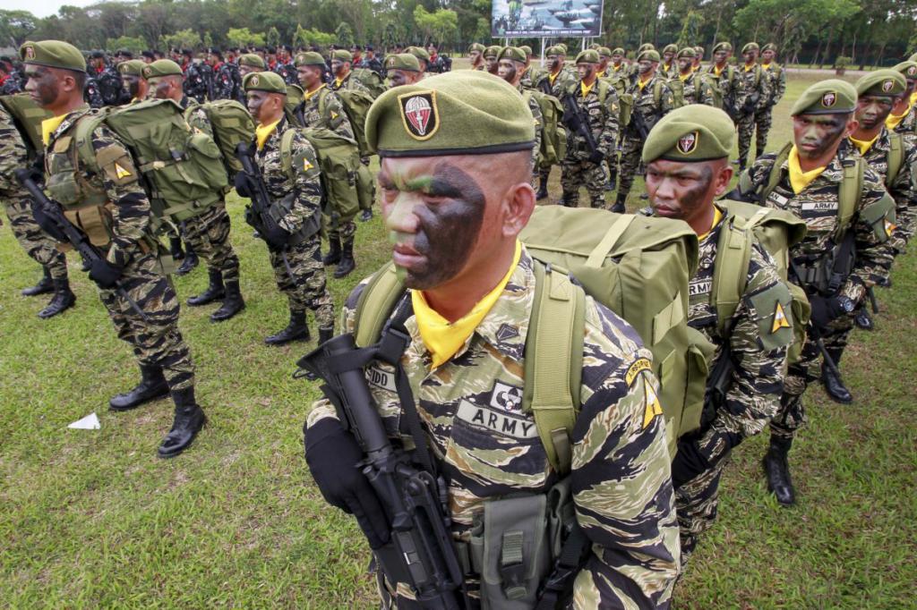 Soldați ai Armatei Filipine